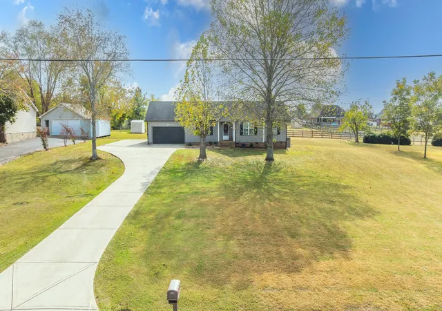 Photo 2 of Single family home for sale at 1469 Bridle Ln, Chapel Hill, TN 37034 | MLS# 3629593 | Listing updated on 2026-10-30