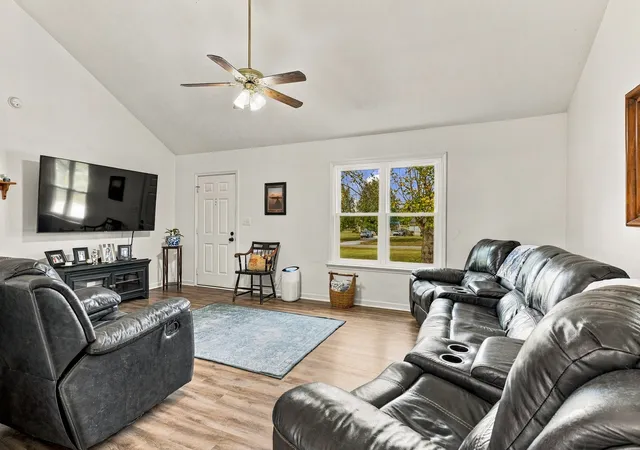 Photo 4 of Single family home for sale at 1469 Bridle Ln, Chapel Hill, TN 37034 | MLS# 3629593 | Listing updated on 2026-10-30