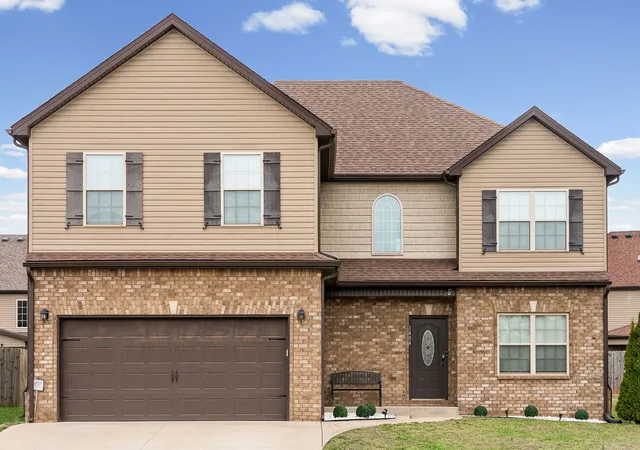 Photo 2 of Single family home for sale at 1404 Kingbird Dr, Clarksville, TN 37040 | MLS# 3628138 | Listing updated on 2026-10-28