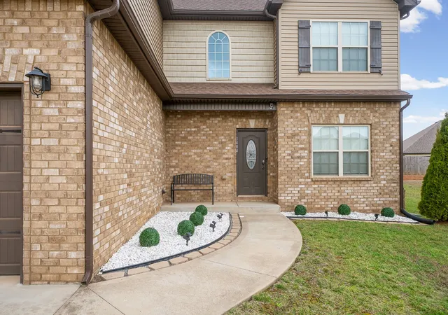 Photo 3 of Single family home for sale at 1404 Kingbird Dr, Clarksville, TN 37040 | MLS# 3628138 | Listing updated on 2026-10-28