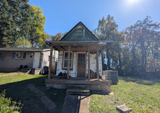 Photo 1 of Single family home for sale at 218 Cansler Ave, Knoxville, TN 37921 | MLS# 3627954 | Listing updated on 2026-10-29