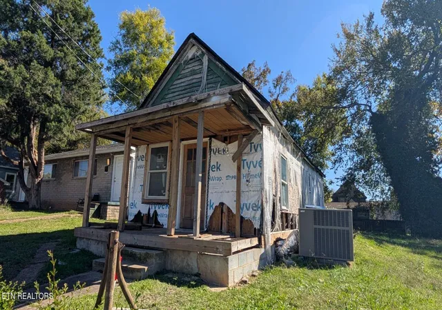 Photo 4 of Single family home for sale at 218 Cansler Ave, Knoxville, TN 37921 | MLS# 3627954 | Listing updated on 2026-10-29