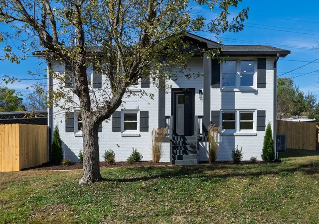 Single family home for sale at 106 Dennis Rd, Hendersonville, TN 37075 | MLS# 3628558