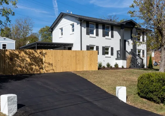Photo 2 of Single family home for sale at 106 Dennis Rd, Hendersonville, TN 37075 | MLS# 3628558 | Listing updated on 2026-10-29