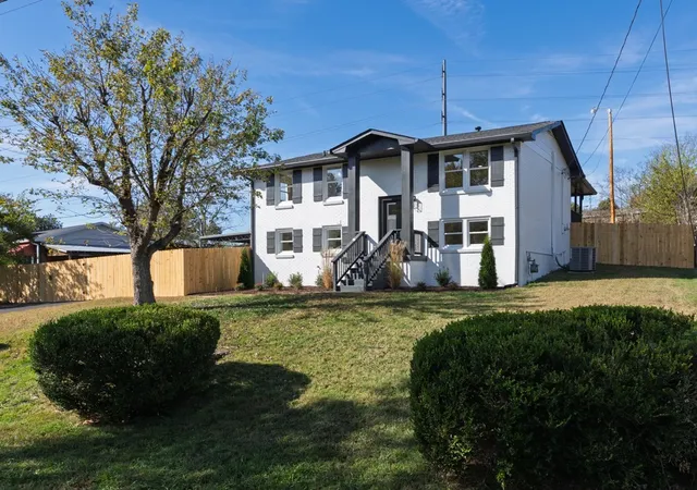 Photo 3 of Single family home for sale at 106 Dennis Rd, Hendersonville, TN 37075 | MLS# 3628558 | Listing updated on 2026-10-29