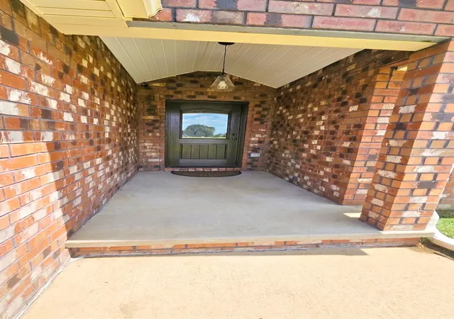 Photo 2 of Single family home for sale at 174 Oak St, Martin, TN 38237 | MLS# 3628127 | Listing updated on 2026-10-28