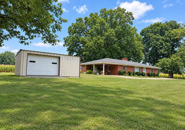 Photo 1 of Single family home for sale at 28381 Salem Minor Hl Rd, Lester, AL 35647 | MLS# 3627991 | Listing updated on 2026-10-29