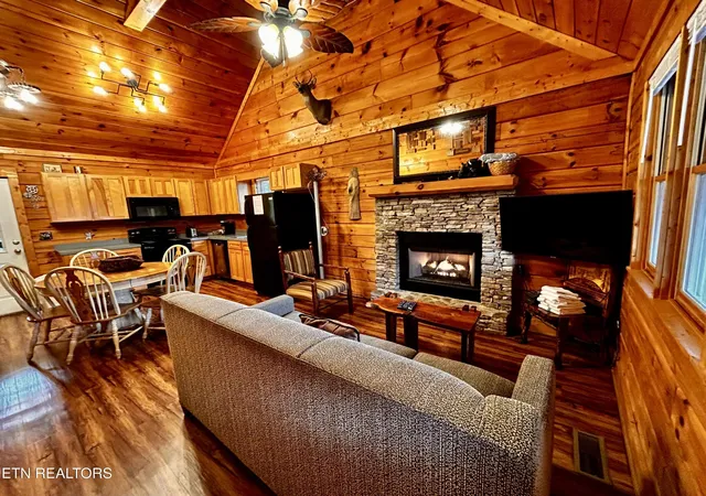 Photo 3 of Single family home for sale at 515 Chickasaw Gap Way, Pigeon Forge, TN 37863 | MLS# 3627993 | Listing updated on 2026-10-28