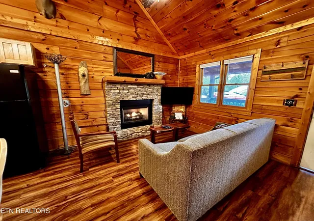Photo 4 of Single family home for sale at 515 Chickasaw Gap Way, Pigeon Forge, TN 37863 | MLS# 3627993 | Listing updated on 2026-10-28