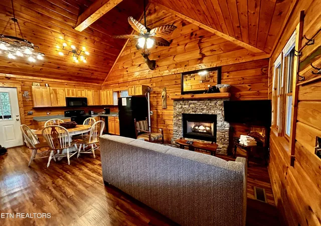 Photo 2 of Single family home for sale at 515 Chickasaw Gap Way, Pigeon Forge, TN 37863 | MLS# 3627993 | Listing updated on 2026-10-28