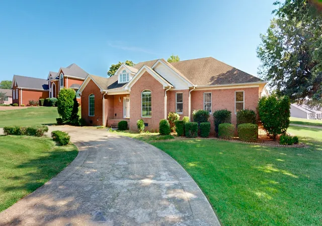 Photo 1 of Single family home for sale at 1401 Patriot Ave, Paris, TN 38242 | MLS# 3628035 | Listing updated on 2026-10-28