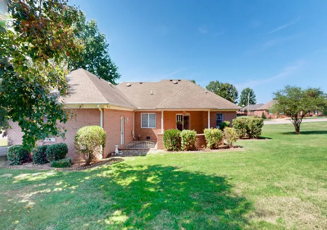 Photo 3 of Single family home for sale at 1401 Patriot Ave, Paris, TN 38242 | MLS# 3628035 | Listing updated on 2026-10-28