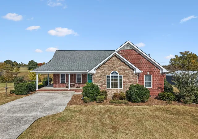 Single family home for sale at 704 Parker Ln, Lafayette, TN 37083 | MLS# 3628101 | Listing updated on 2026-10-28
