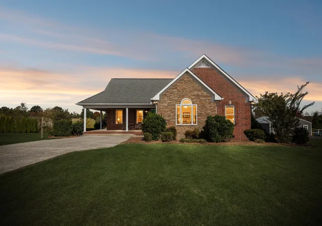Photo 2 of Single family home for sale at 704 Parker Ln, Lafayette, TN 37083 | MLS# 3628101 | Listing updated on 2026-10-28