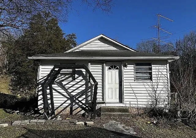 Photo 1 of Single family home for sale at 123 Alice Dr, Rocky Top, TN 37769 | MLS# 3628246 | Listing updated on 2026-10-29
