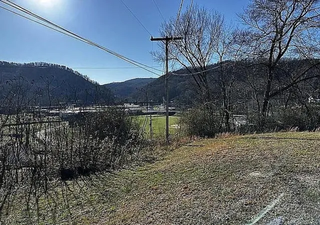 Photo 2 of Single family home for sale at 123 Alice Dr, Rocky Top, TN 37769 | MLS# 3628246 | Listing updated on 2026-10-29