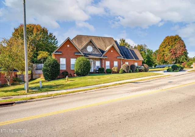 Photo 1 of Single family home for sale at 1013 Wilcox St, Maryville, TN 37804 | MLS# 3628000 | Listing updated on 2026-10-28