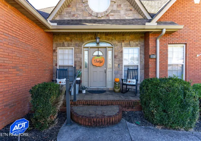 Photo 2 of Single family home for sale at 1013 Wilcox St, Maryville, TN 37804 | MLS# 3628000 | Listing updated on 2026-10-28