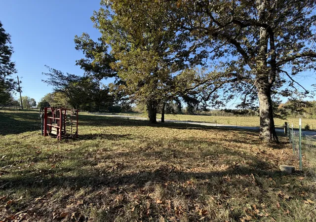 Single family home for sale at 6315 Old Madisonville Rd, Hopkinsville, KY 42240 | MLS# 3628570