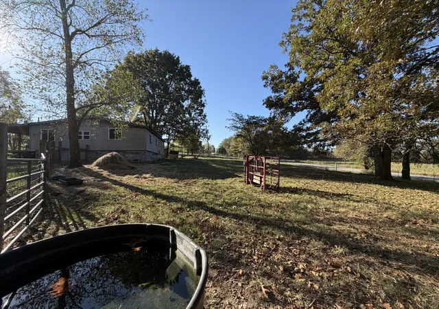 Photo 2 of Single family home for sale at 6315 Old Madisonville Rd, Hopkinsville, KY 42240 | MLS# 3628570 | Listing updated on 2026-10-29