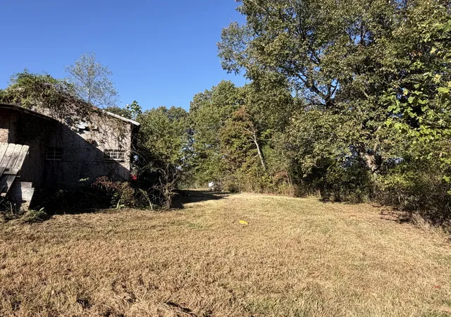 Photo 3 of Single family home for sale at 6315 Old Madisonville Rd, Hopkinsville, KY 42240 | MLS# 3628570 | Listing updated on 2026-10-29