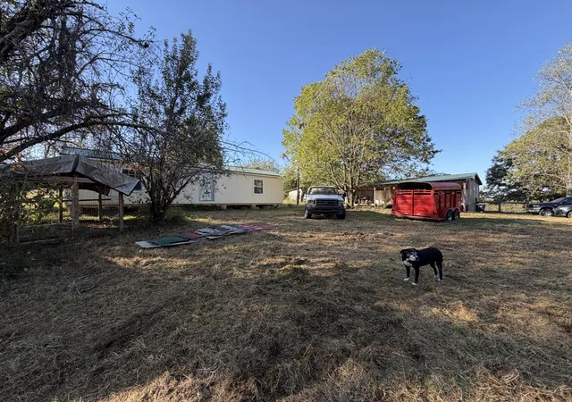 Photo 4 of Single family home for sale at 6315 Old Madisonville Rd, Hopkinsville, KY 42240 | MLS# 3628570 | Listing updated on 2026-10-29