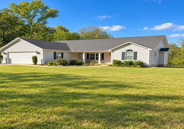 Single family home for sale at 417 Huntingdon St, Lexington, TN 38351 | MLS# 3628068
