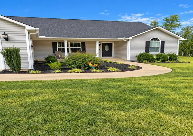 Photo 1 of Single family home for sale at 417 Huntingdon St, Lexington, TN 38351 | MLS# 3628068 | Listing updated on 2026-10-28