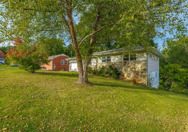 Photo 1 of Single family home for sale at 417 Bouton Dr, Chattanooga, TN 37415 | MLS# 3628079 | Listing updated on 2026-10-28