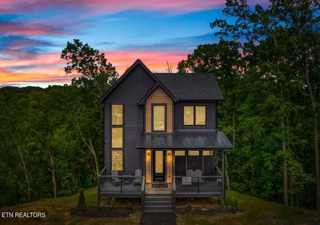 Photo 1 of Single family home for sale at 422 Compass Point Way, Sevierville, TN 37876 | MLS# 3628090 | Listing updated on 2026-10-28