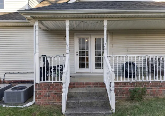 Photo 3 of Single family home for sale at 404 Pointe Clear Dr, Smyrna, TN 37167 | MLS# 3628131 | Listing updated on 2026-10-31