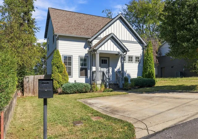 Single family home for sale at 605 Vester Ave, Nashville, TN 37207 | MLS# 3628143
