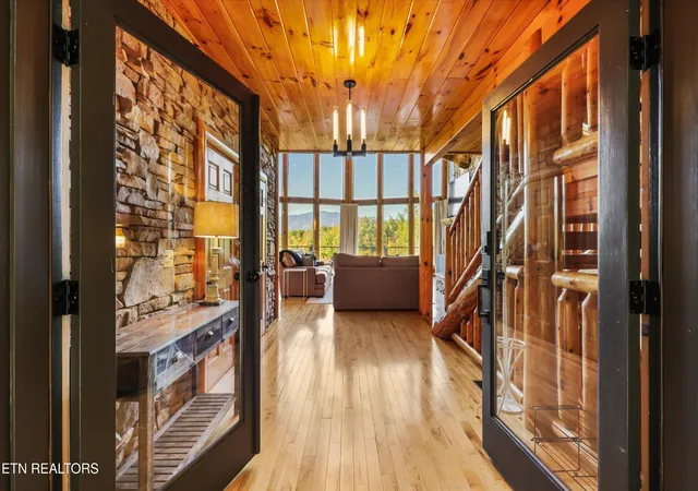 Photo 3 of Single family home for sale at 611 Pinnacle Vista Rd, Gatlinburg, TN 37738 | MLS# 3628164 | Listing updated on 2026-10-28