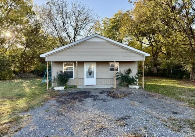 Single family home for sale at 3031/2 N College St, Tullahoma, TN 37388 | MLS# 3628307