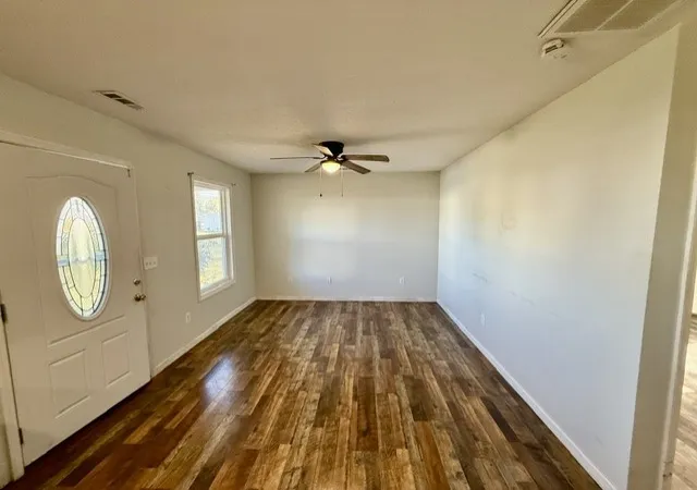 Photo 2 of Single family home for sale at 3031/2 N College St, Tullahoma, TN 37388 | MLS# 3628307 | Listing updated on 2026-10-29