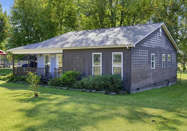 Single family home for sale at 107 Bradley Dr, Madisonville, TN 37354 | MLS# 3628337
