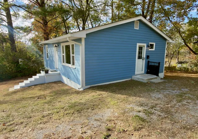 Photo 2 of Single family home for sale at 110 Rogers St, Woodbury, TN 37190 | MLS# 3628233 | Listing updated on 2026-10-29