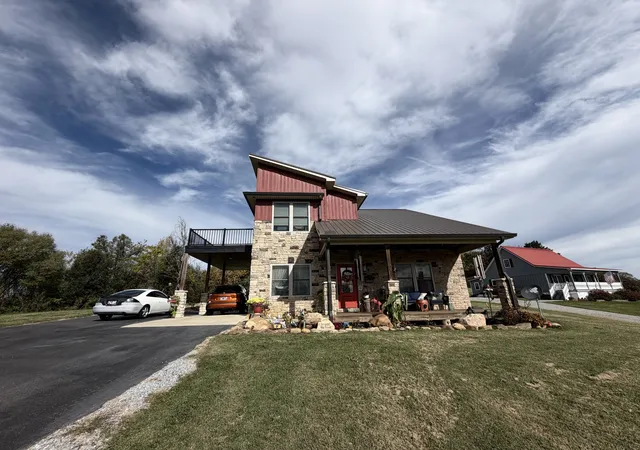 Photo 1 of Single family home for sale at 725 Sunnyside Loop, Greeneville, TN 37743 | MLS# 3628254 | Listing updated on 2026-10-29