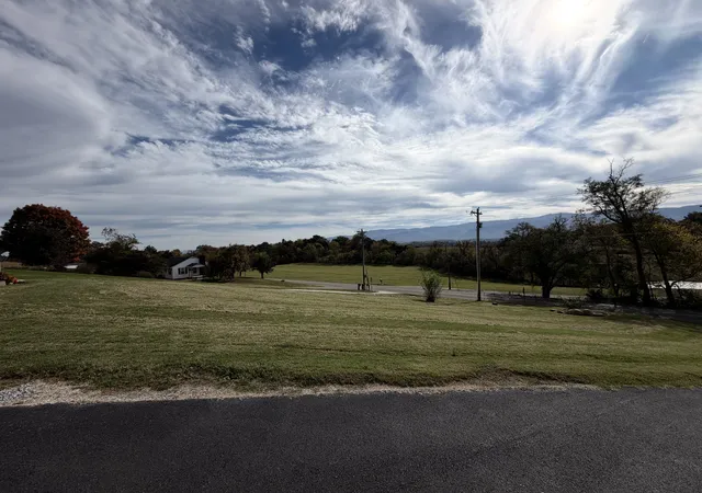 Photo 2 of Single family home for sale at 725 Sunnyside Loop, Greeneville, TN 37743 | MLS# 3628254 | Listing updated on 2026-10-29