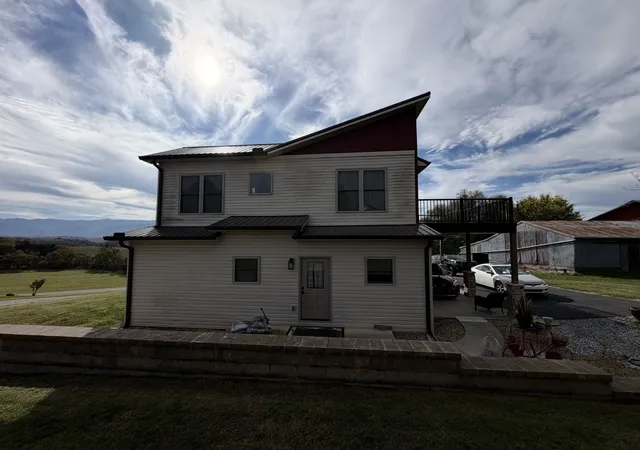 Photo 4 of Single family home for sale at 725 Sunnyside Loop, Greeneville, TN 37743 | MLS# 3628254 | Listing updated on 2026-10-29
