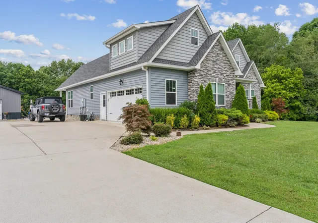 Photo 1 of Single family home for sale at 829 Elzie Williams Rd, Red Boiling Springs, TN 37150 | MLS# 3628279 | Listing updated on 2026-10-31