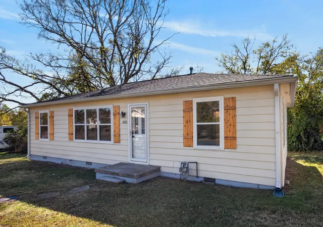 Photo 2 of Single family home for sale at 425 Hall St, Gallatin, TN 37066 | MLS# 3628291 | Listing updated on 2026-10-30