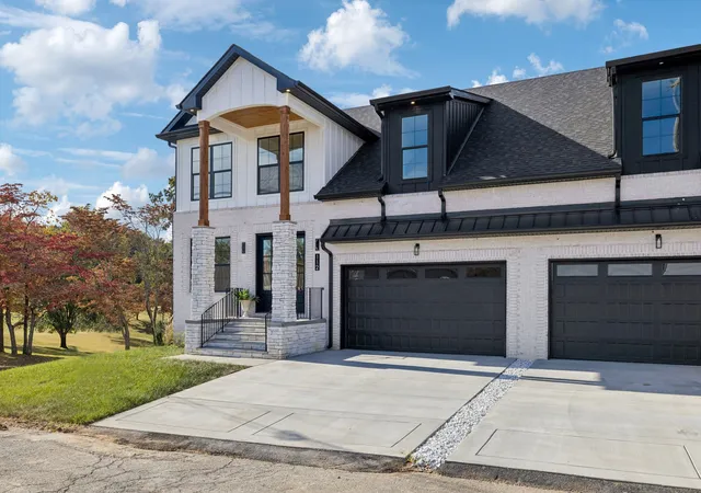 Photo 1 of Single family home for sale at 112 Fairway Dr, Clarksville, TN 37043 | MLS# 3628272 | Listing updated on 2026-10-29