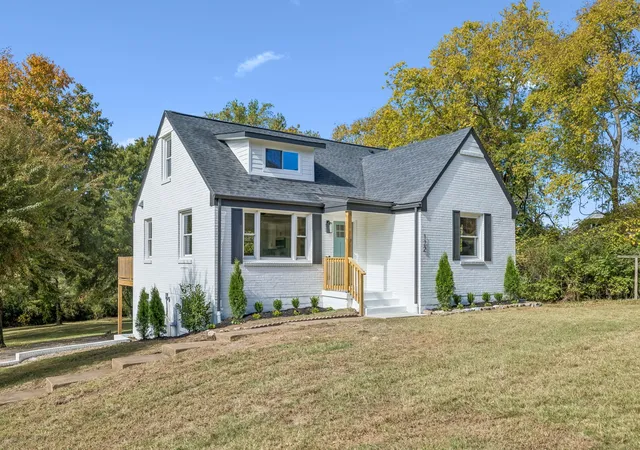 Photo 2 of Single family home for sale at 122 Garrett Dr, Goodlettsville, TN 37072 | MLS# 3628785 | Listing updated on 2026-10-31