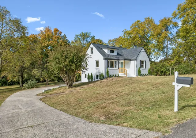 Photo 1 of Single family home for sale at 122 Garrett Dr, Goodlettsville, TN 37072 | MLS# 3628785 | Listing updated on 2026-10-31