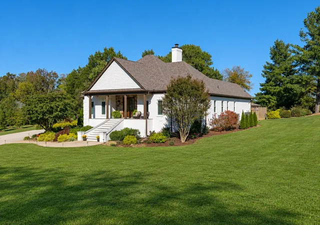 Photo 2 of Single family home for sale at 750 Upper Sta Camp Crk Rd, Gallatin, TN 37066 | MLS# 3628754 | Listing updated on 2026-10-29