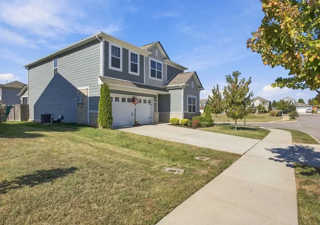 Photo 2 of Single family home for sale at 906 Sassafras Ct, Spring Hill, TN 37174 | MLS# 3628869 | Listing updated on 2026-10-30