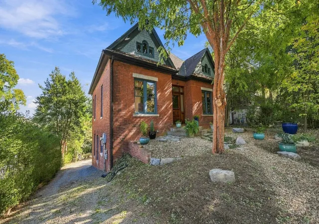 Photo 1 of Single family home for sale at 534 Central Ave, Chattanooga, TN 37403 | MLS# 3628300 | Listing updated on 2026-10-29