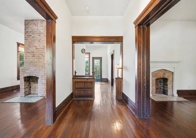 Photo 2 of Single family home for sale at 534 Central Ave, Chattanooga, TN 37403 | MLS# 3628300 | Listing updated on 2026-10-29