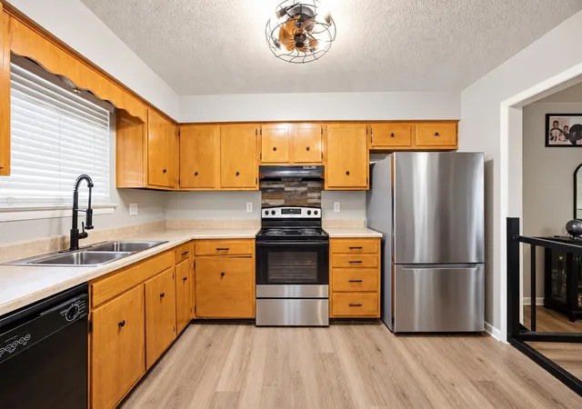 Photo 3 of Multi family home for sale at 3808 Cherwood Ln, Chattanooga, TN 37406 | MLS# 3628330 | Listing updated on 2026-10-29